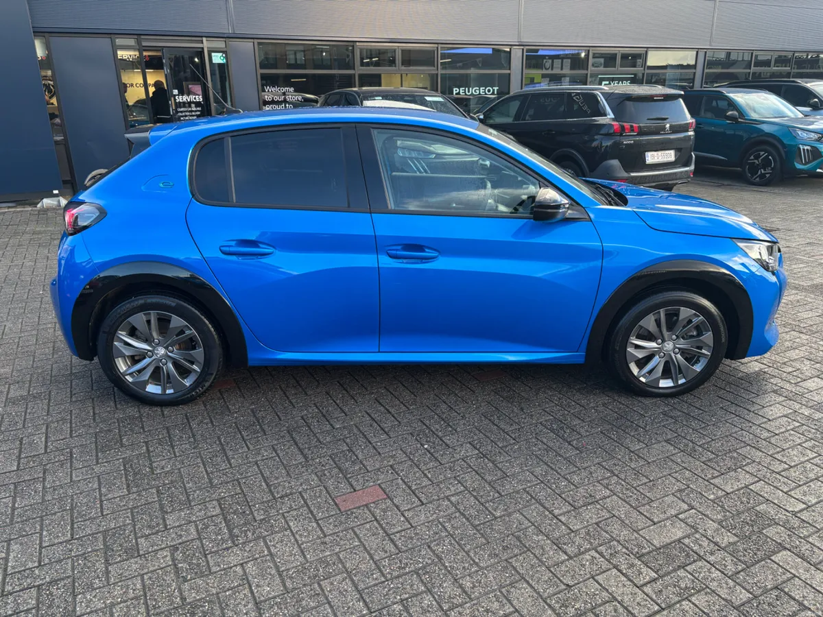 Peugeot 208 2023 eAllure 50kwh - Image 3