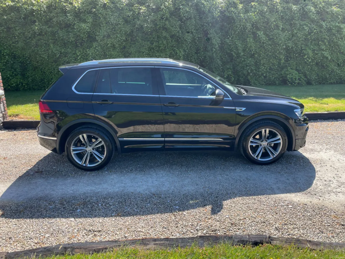 Volkswagen Tiguan 1.4 TSI  DSG R-LINE 150 BHP SUV. - Image 4