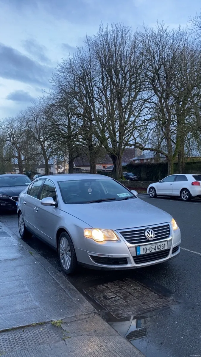 Volkswagen Passat 2010 - Image 2