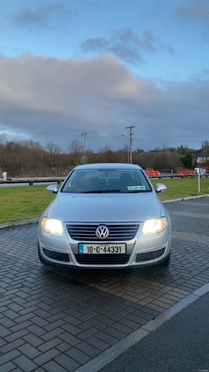 Volkswagen Passat 2010 - Image 4
