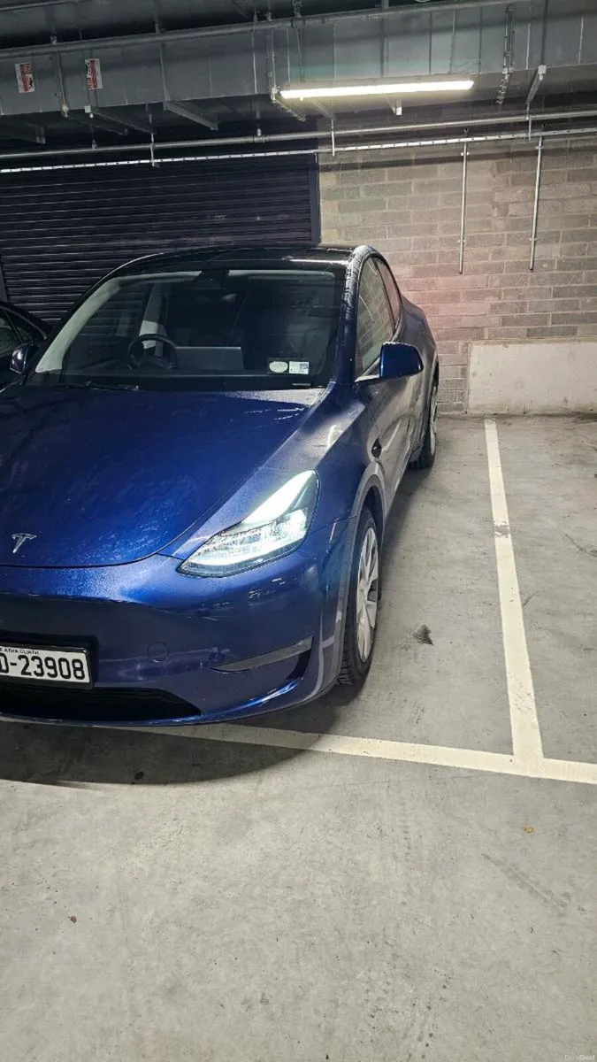 Tesla model Y long range 242D - Image 2