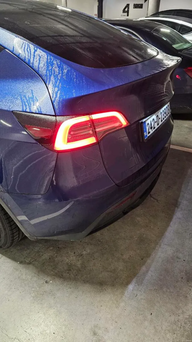 Tesla model Y long range 242D - Image 3
