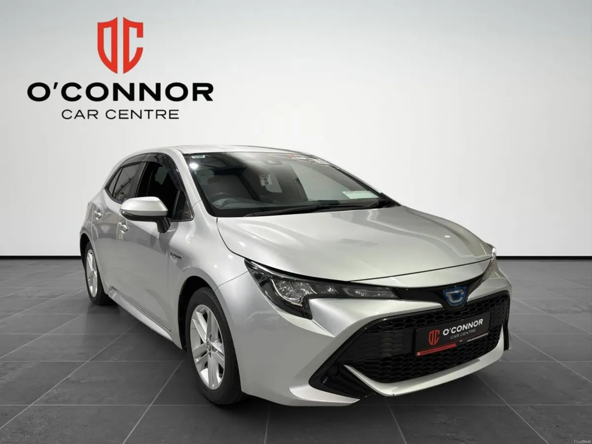 Toyota Corolla "Silver style, Toyota reliability — - Image 3