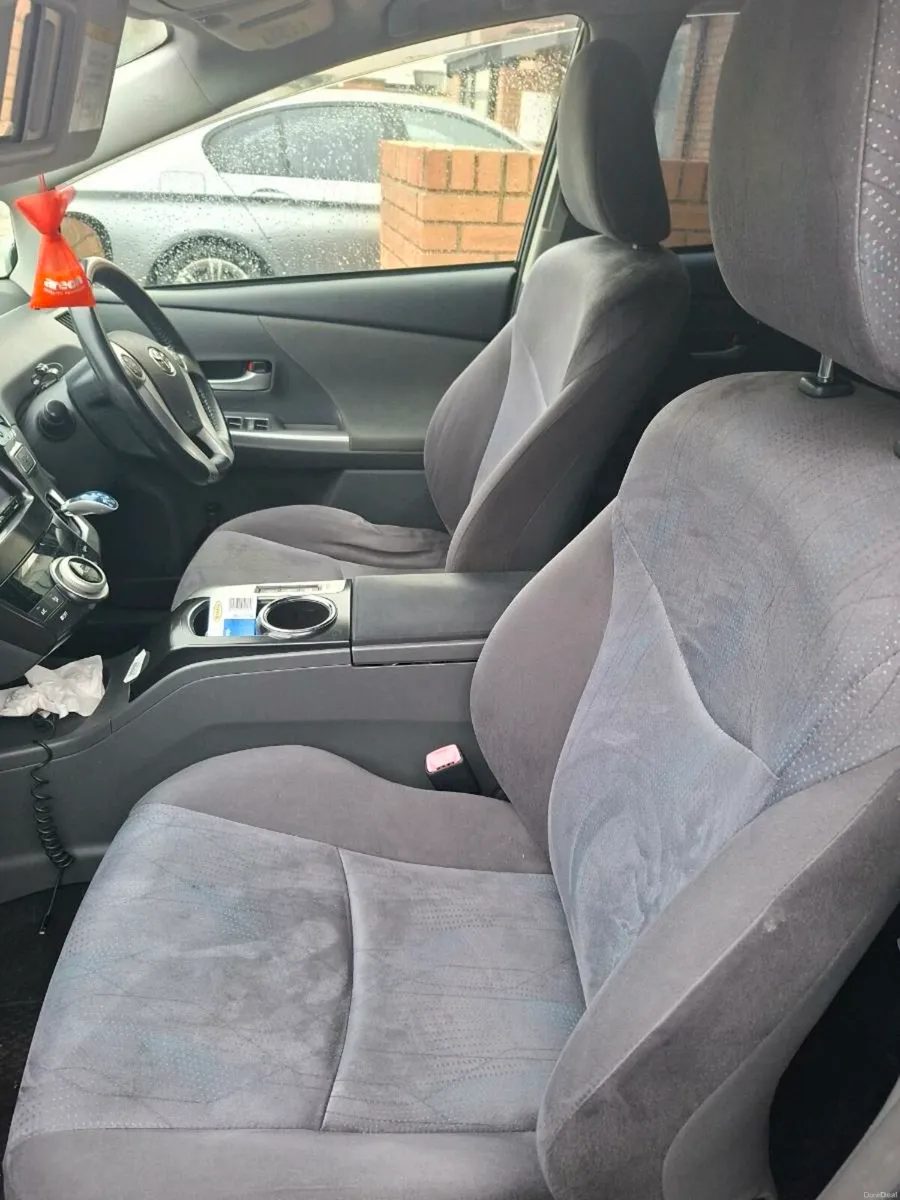 Toyota prius - Image 2