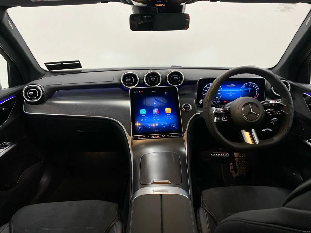 Mercedes-Benz 300 GLC 300 Urban Edition E 4MATIC - Image 3