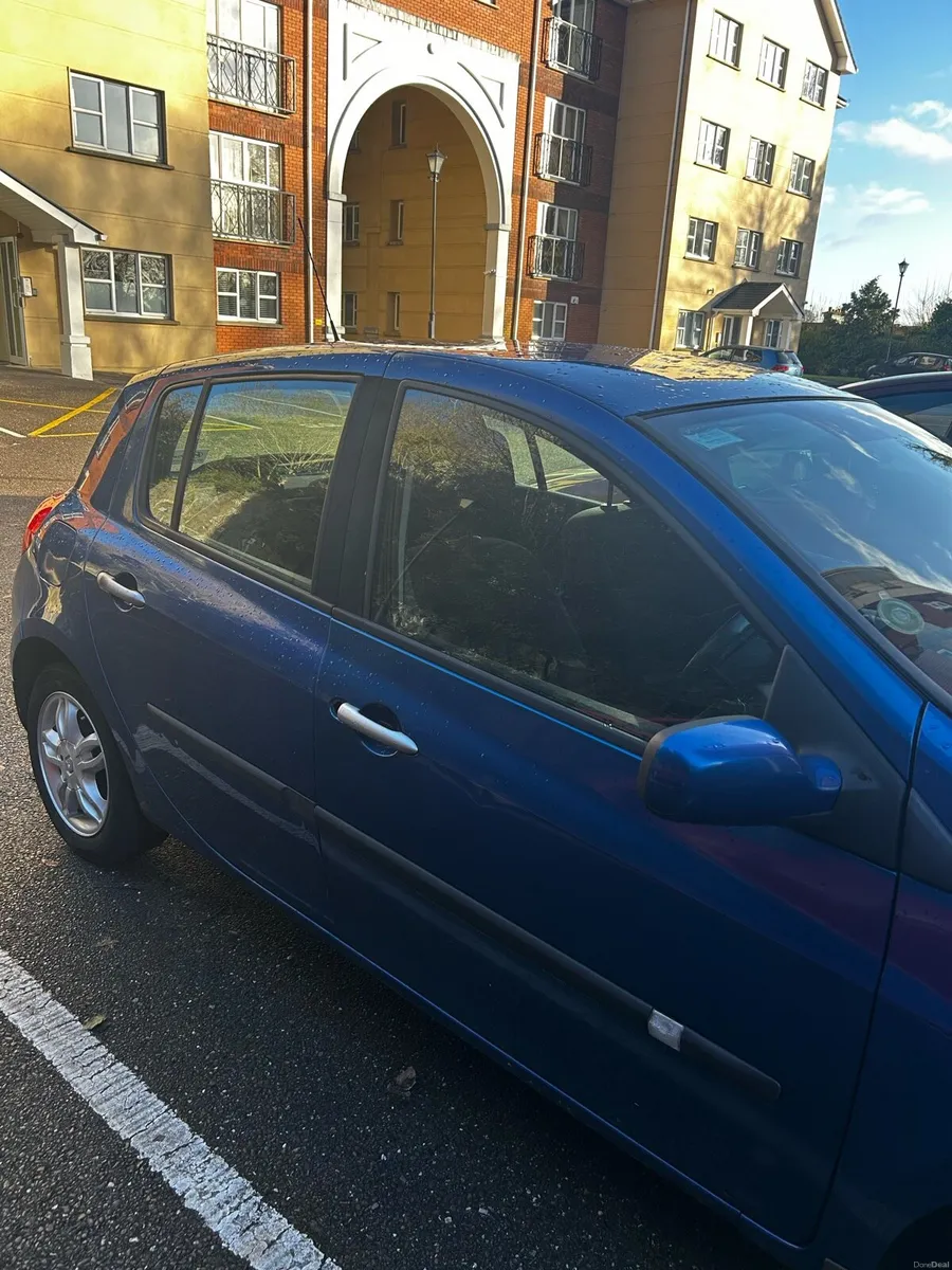 Blue Renault Clio - Image 3