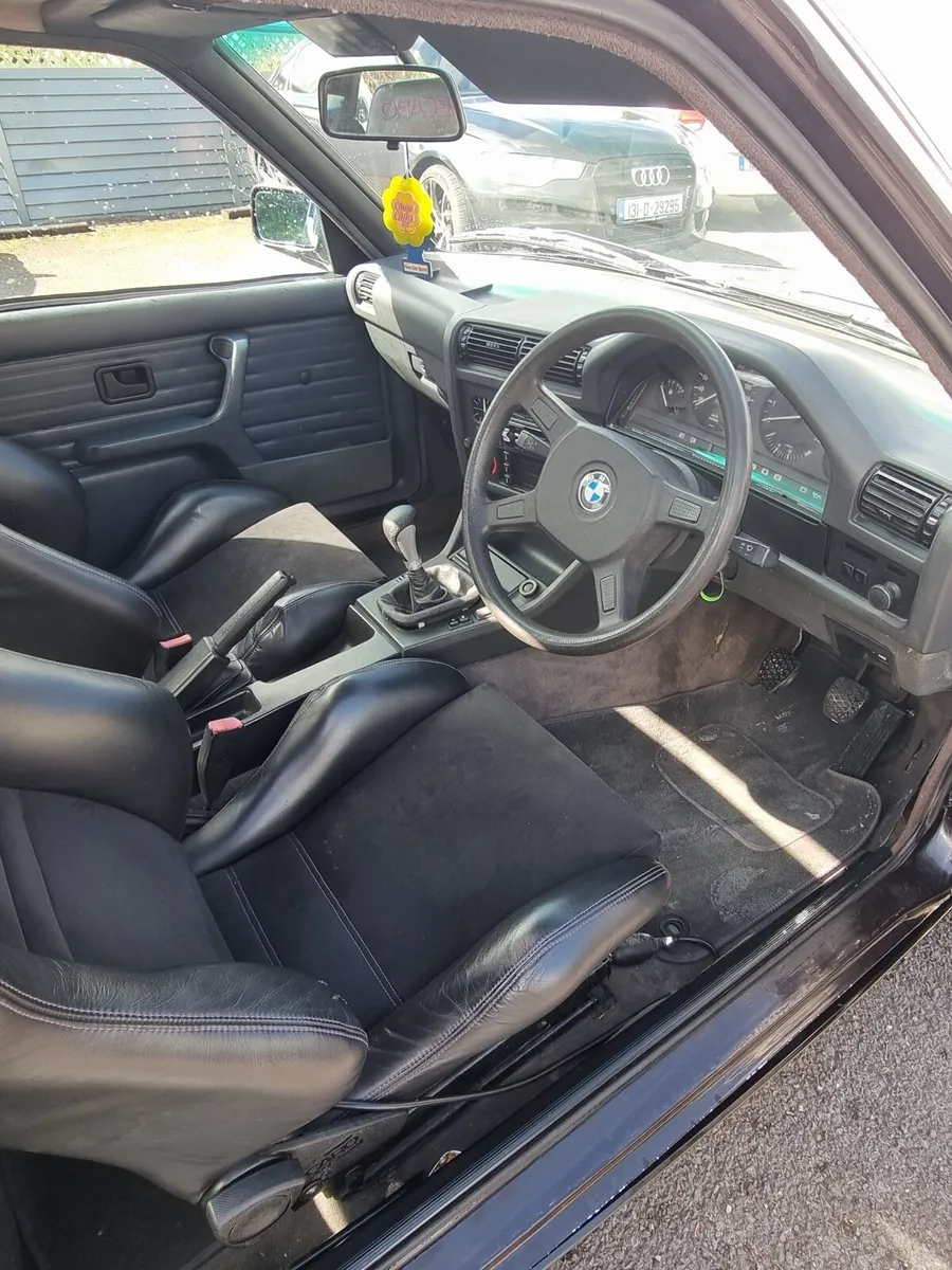 BMW e30 - Image 1