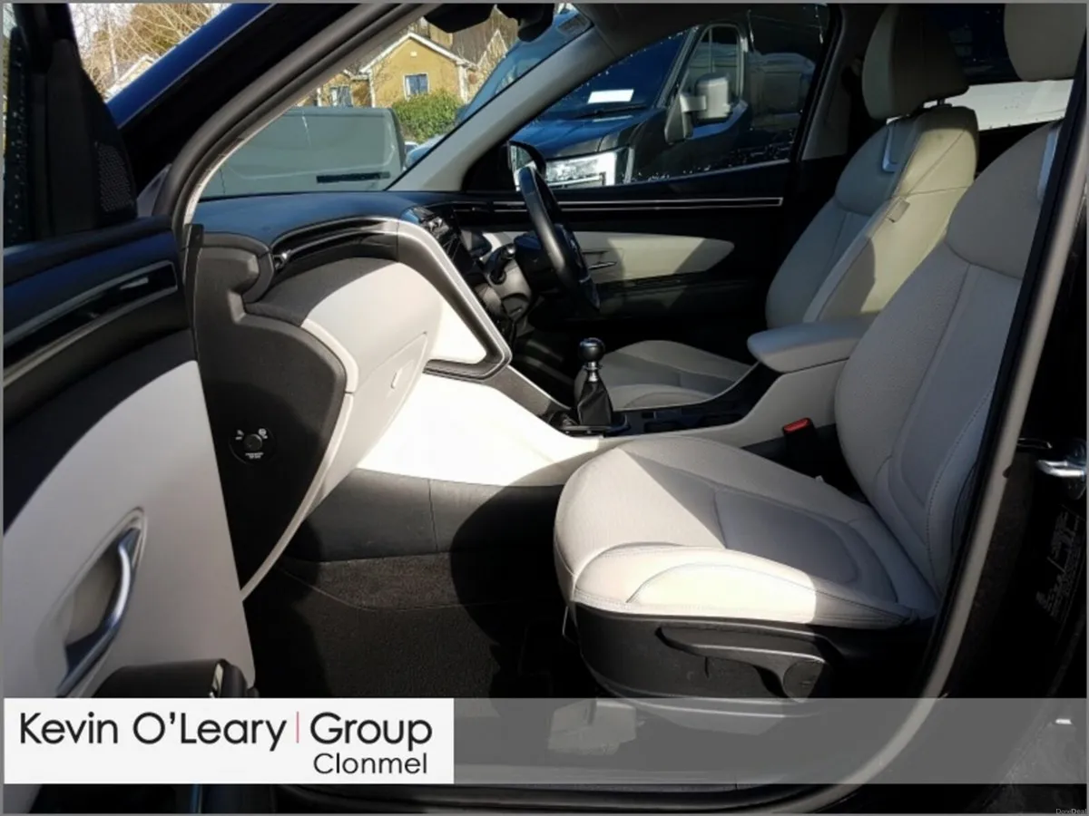 Hyundai Tucson 2WD Executive Plus - Image 4