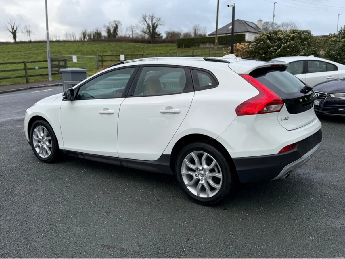 Volvo V40 2.0 D4 CROSS COUNTRY SE LUXURY DIESEL 19 - Image 5