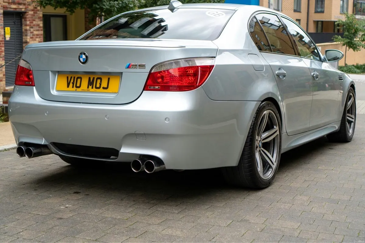 2006 BMW M5 E60 V10 Collectors Car - Image 2