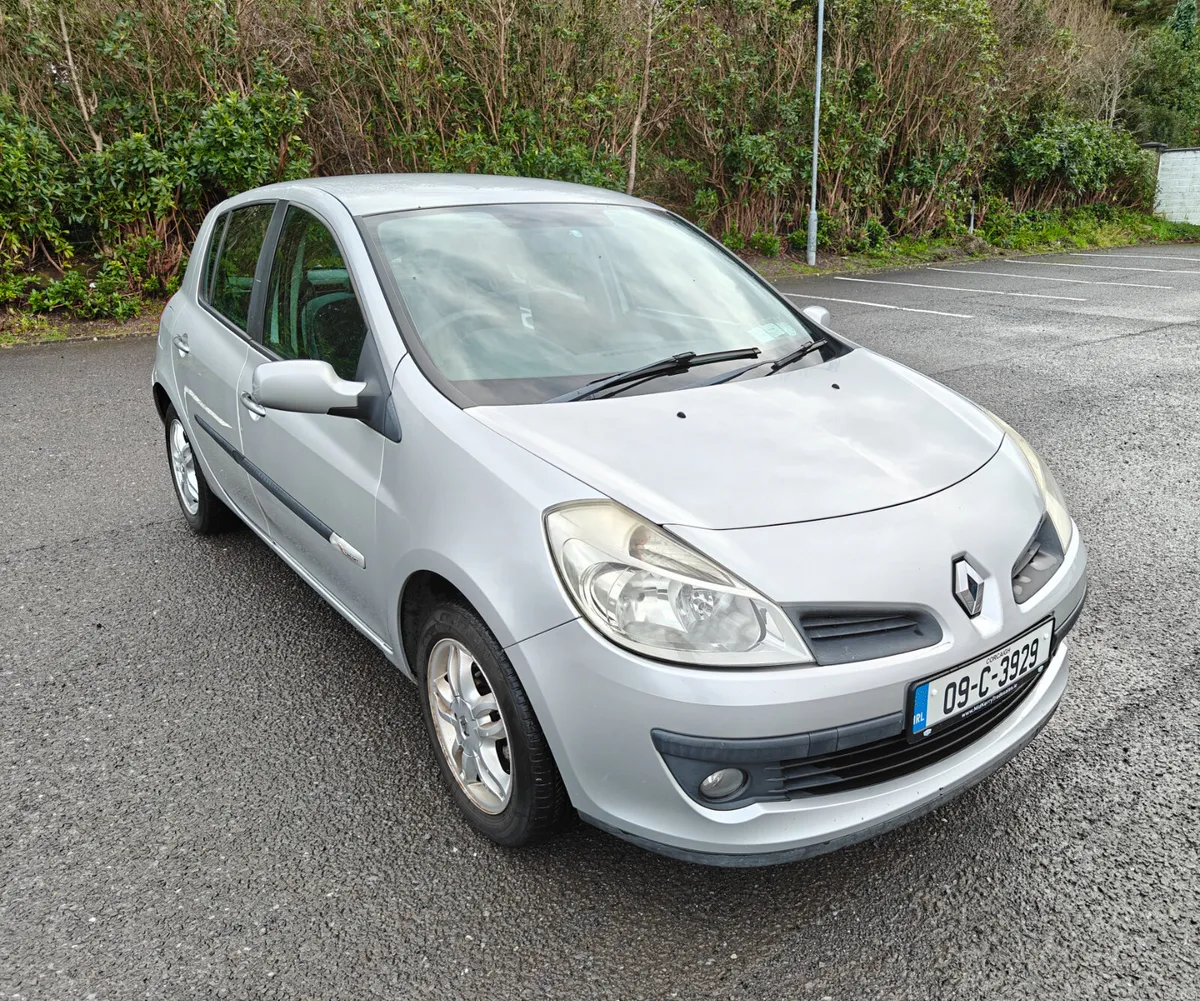 09 Renault Clio 1.1 petrol NCT & TAX - Image 2