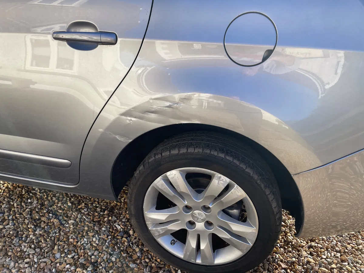 Peugeot 5008 2015 Diesel 7 seater. - Image 3