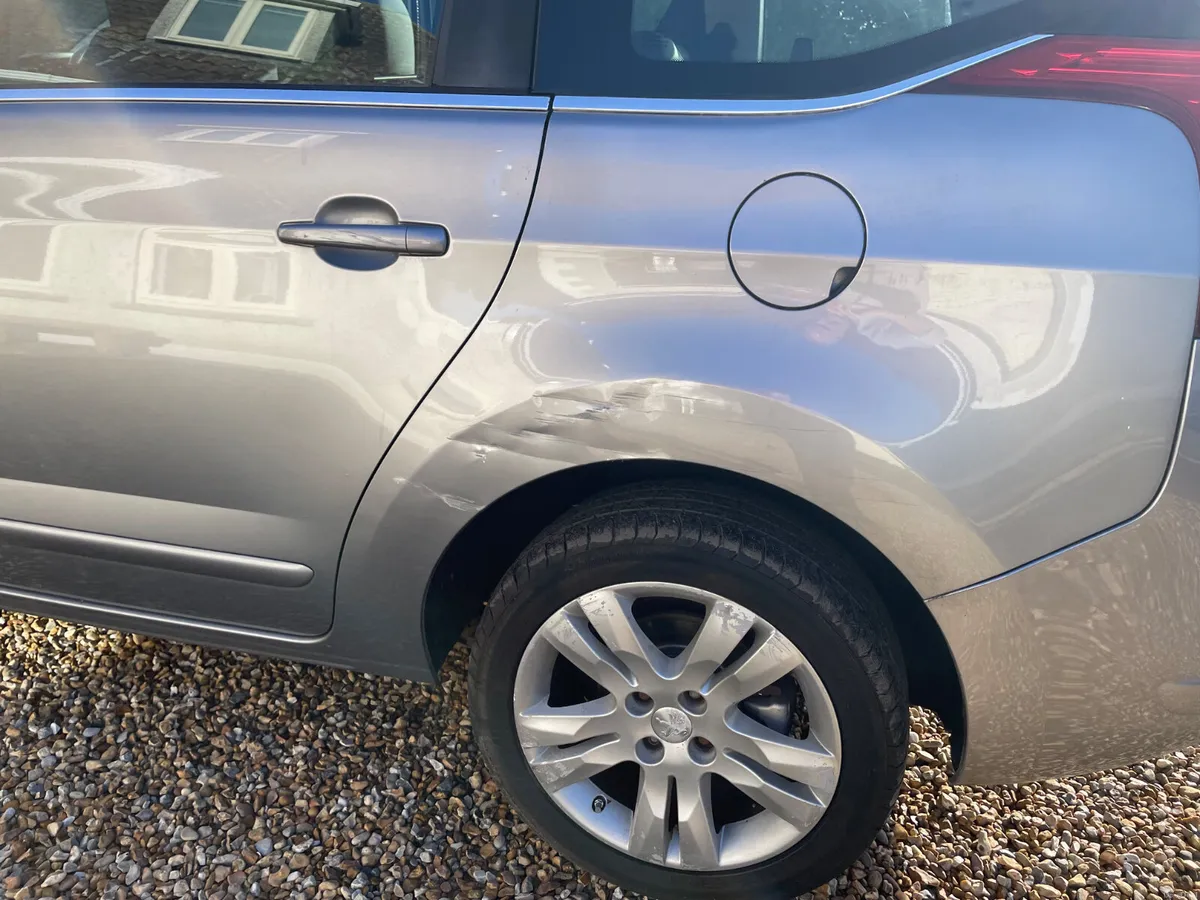 Peugeot 5008 2015 Diesel 7 seater. - Image 4