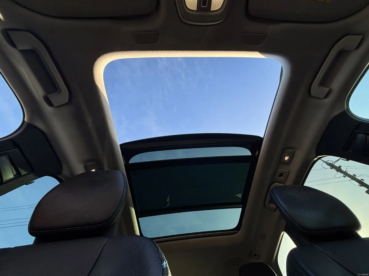 Volvo XC60 2023 - Image 3