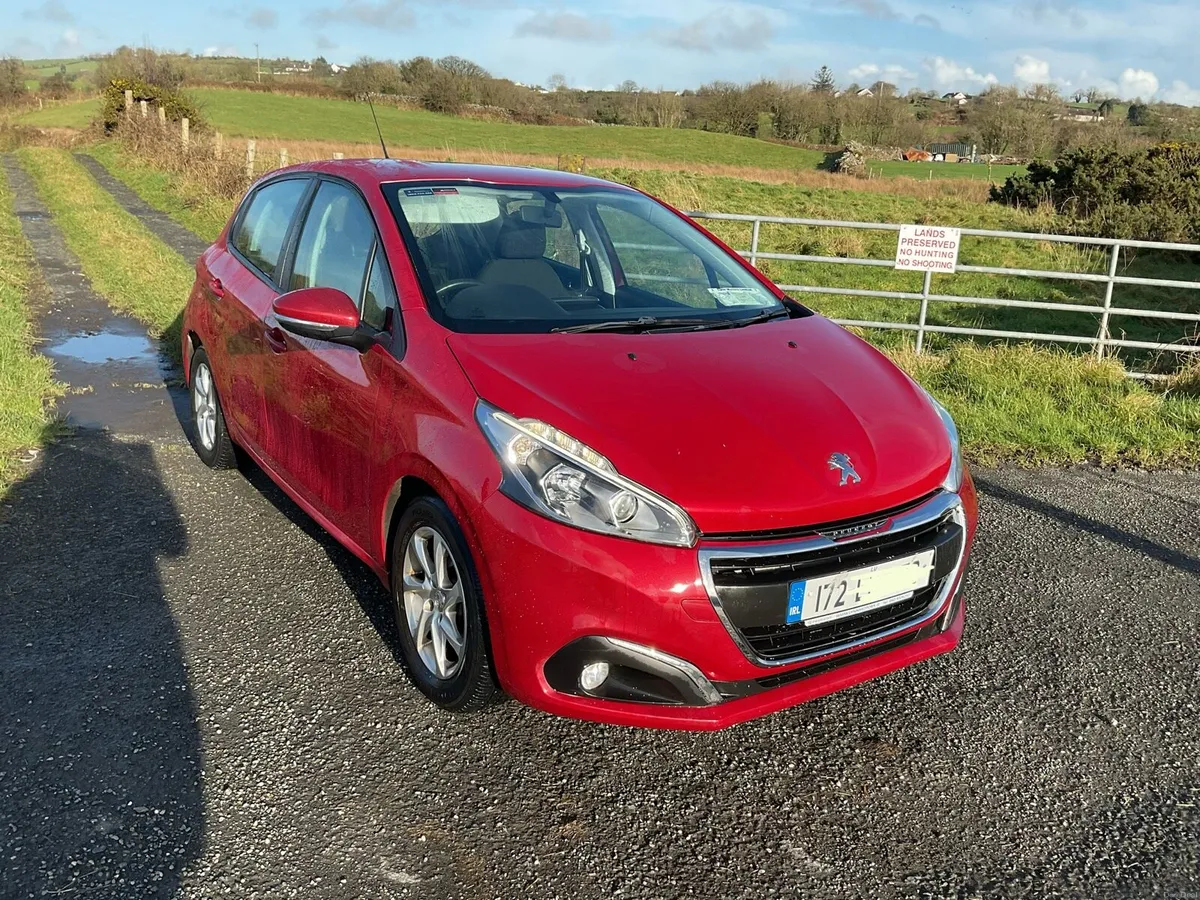 172 Peugeot 208 1.2 petrol - Image 1