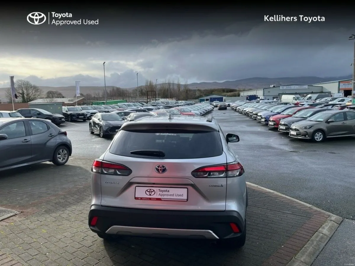 Toyota Corolla Cross HYBRID ELECTRIC SPORT - Image 4