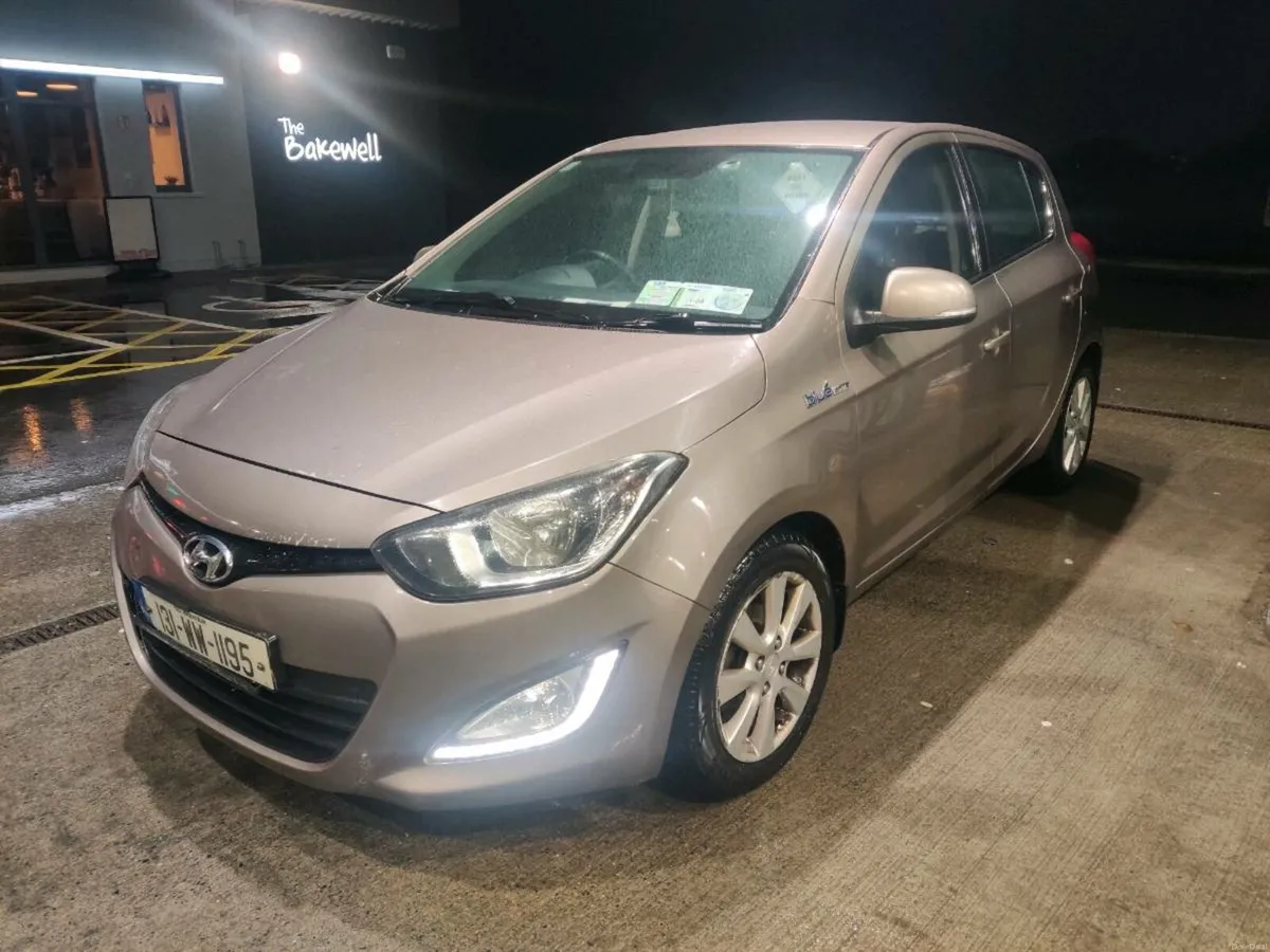 Hyundai i20 PREMIUM Spec 1.4 diesel - Image 3