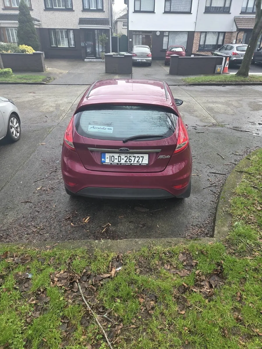 Ford Fiesta 1.2L Titanium 2010 - Image 2