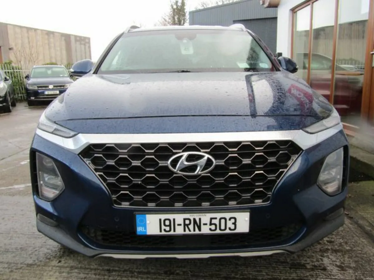 Hyundai Santa Fe 2WD Executive Plus 5DR - Image 4