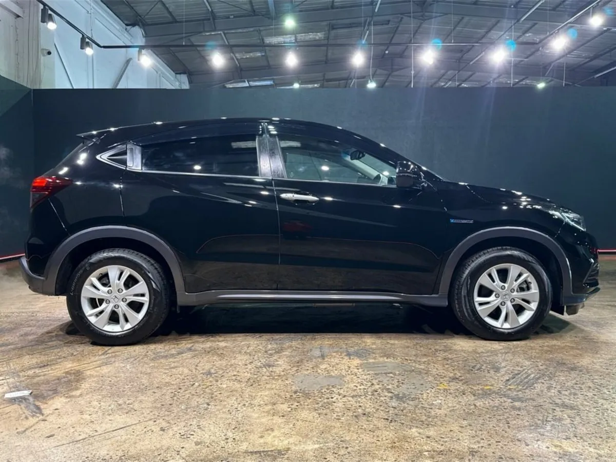 Honda Vezel AUTOMATIC 1.5L HYBRID HONDA X - REVERS - Image 2