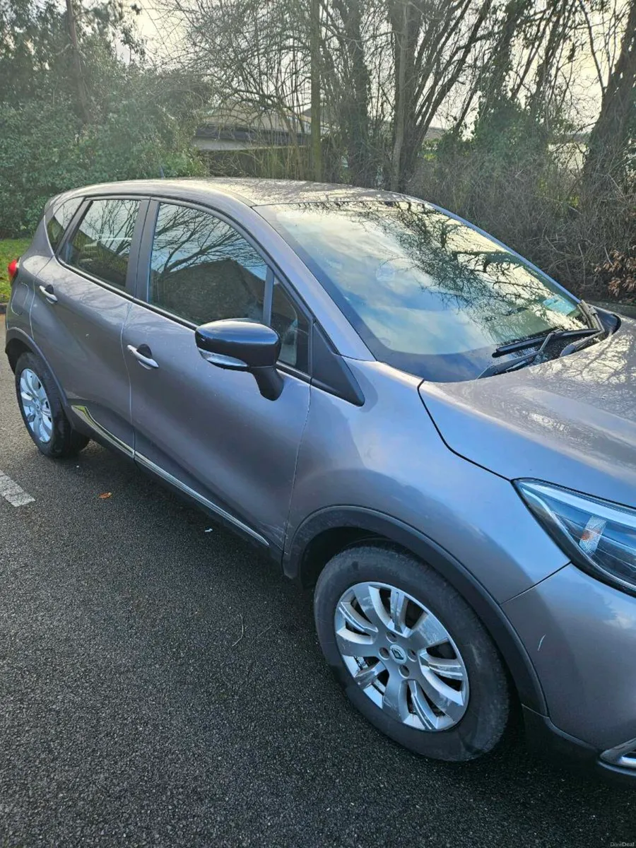 Renault Captur - Image 1