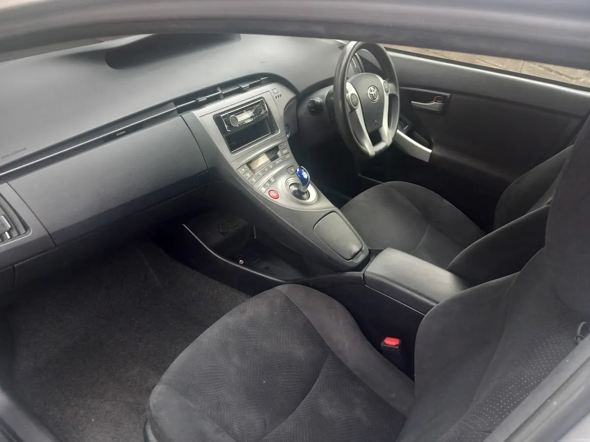 Toyota Prius 2014 (LOW MILEAGE) - Image 4