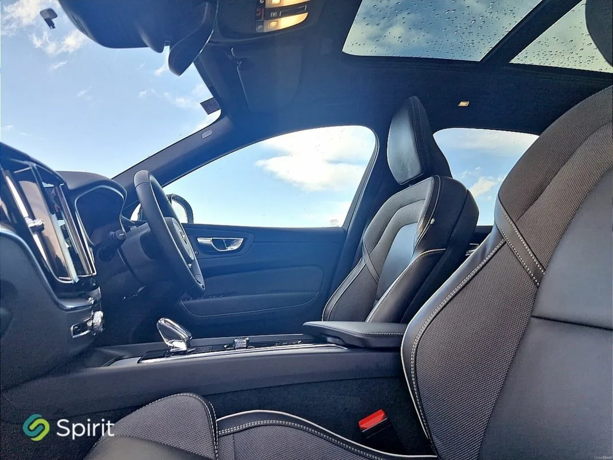 Volvo XC60 T6 "Plug In Hybrid" AWD, Plus (Dark The - Image 3