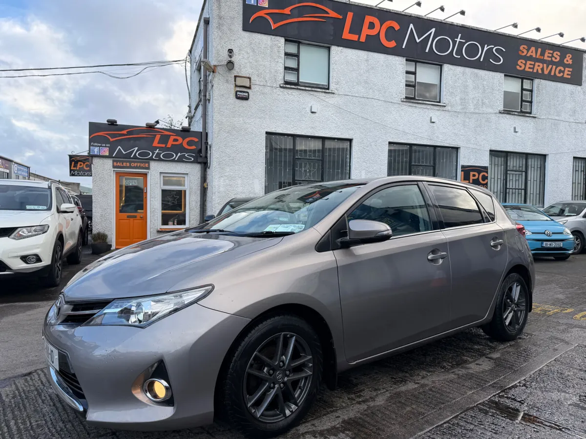 Toyota Auris 2015 - Image 1