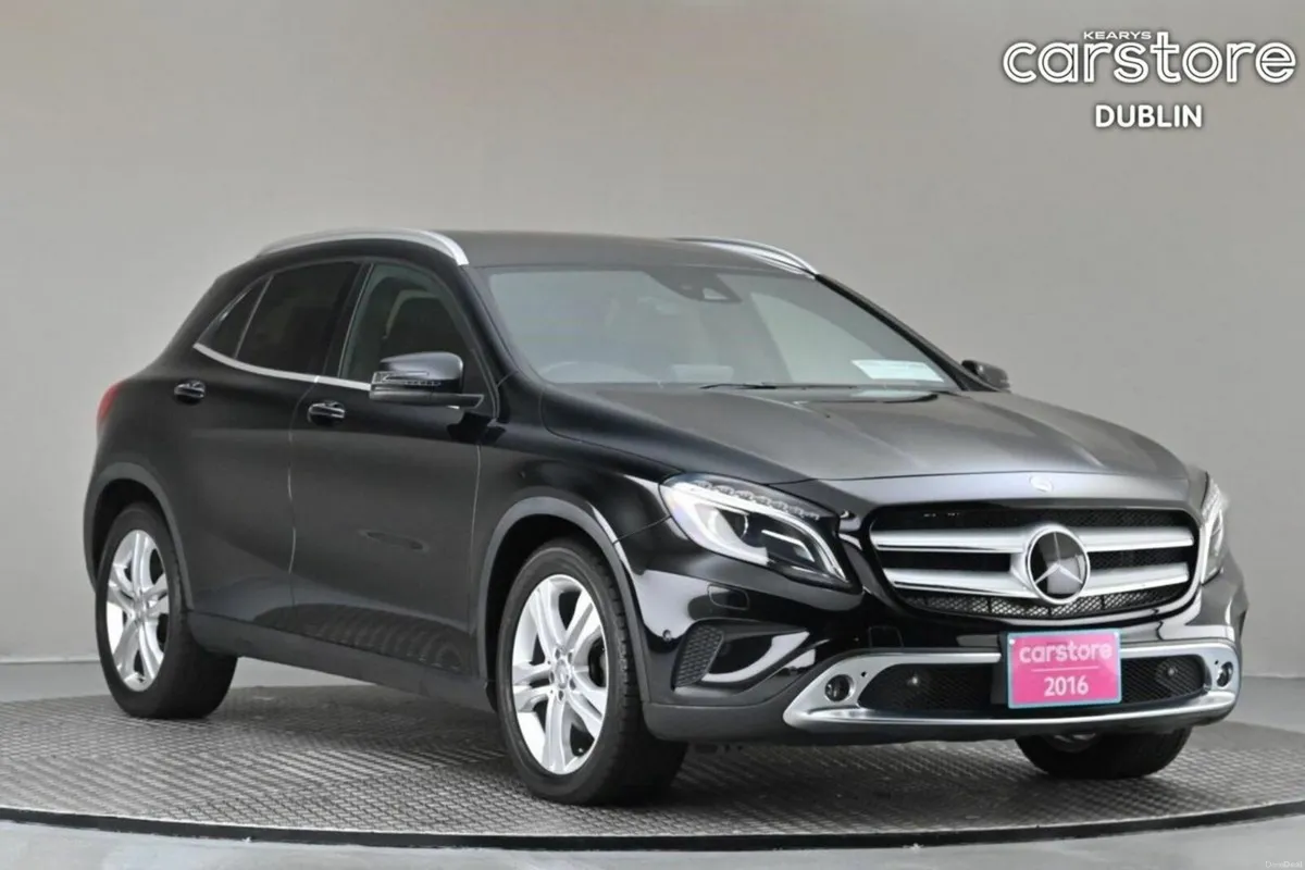 Mercedes-Benz GLA GLA 180 **HALF LEATHER**REVERSE - Image 1
