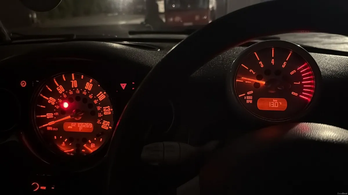 Mini Cooper 2004 - Image 1