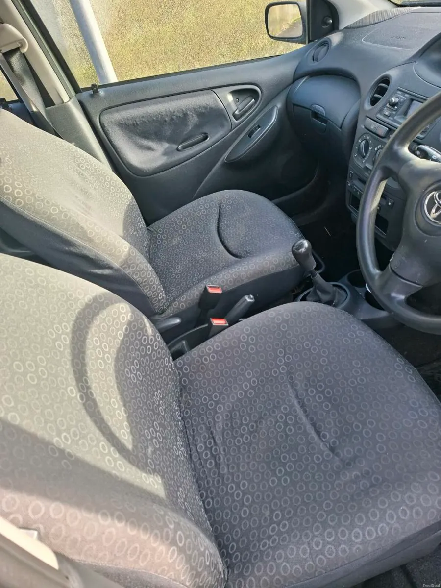 TOYOTA YARIS 2004 - Image 4