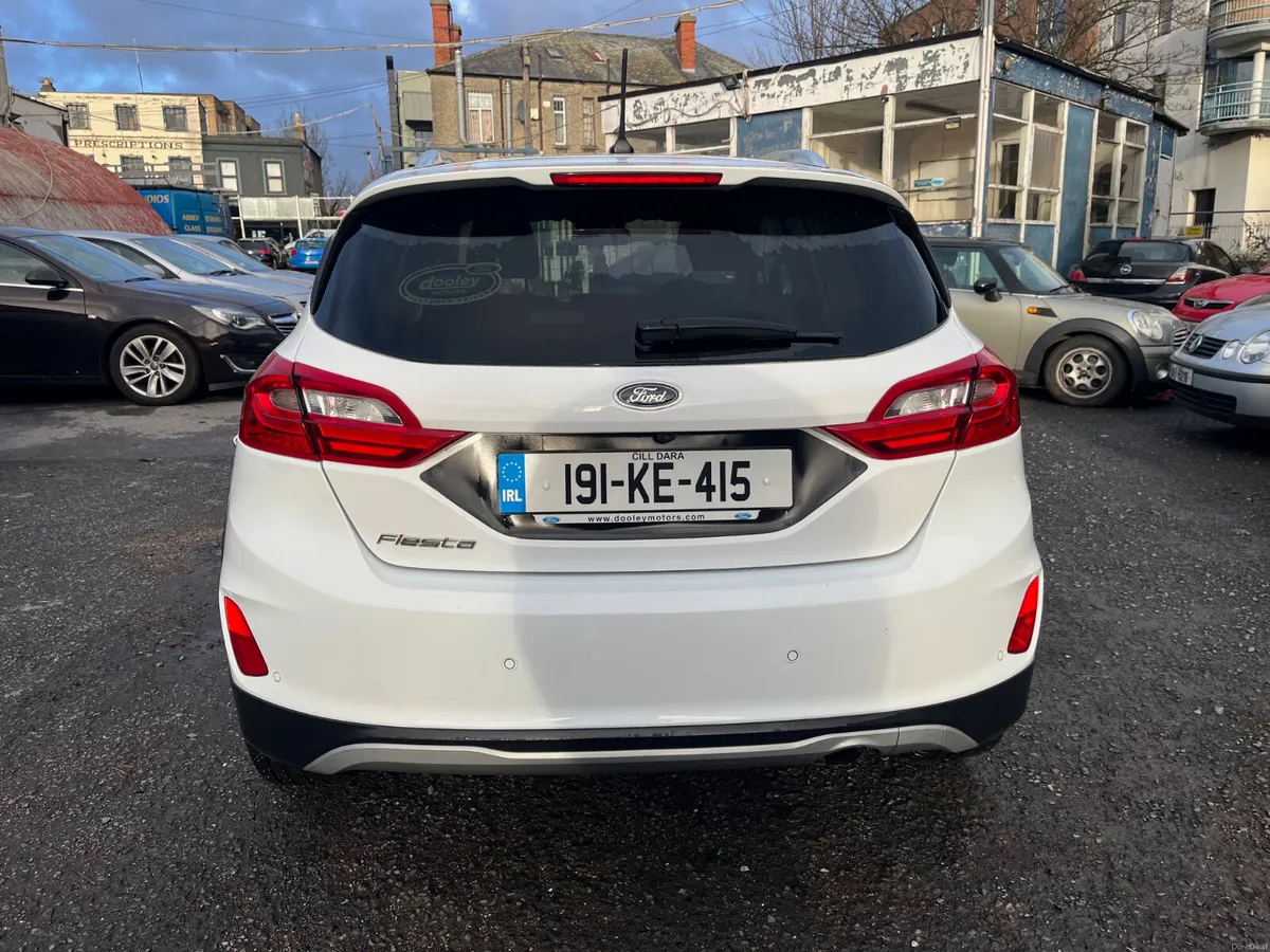 Ford Fiesta 2019 1 OWNER, EXCELLENT CONDITION - Image 4