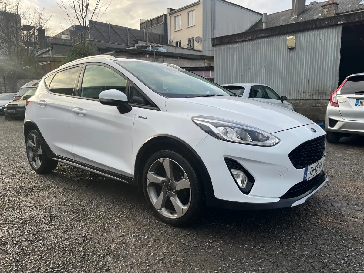 Ford Fiesta 2019 1 OWNER, EXCELLENT CONDITION - Image 1
