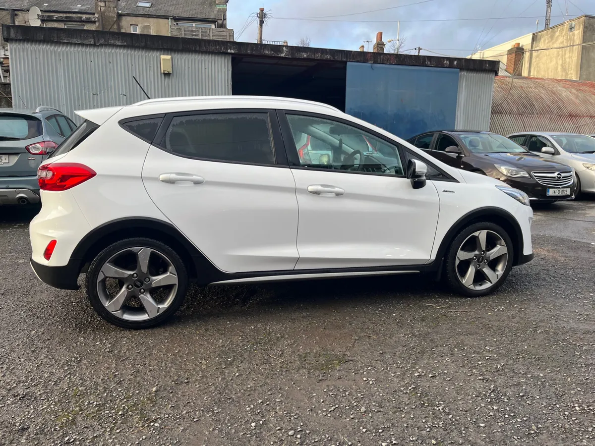 Ford Fiesta 2019 1 OWNER, EXCELLENT CONDITION - Image 2