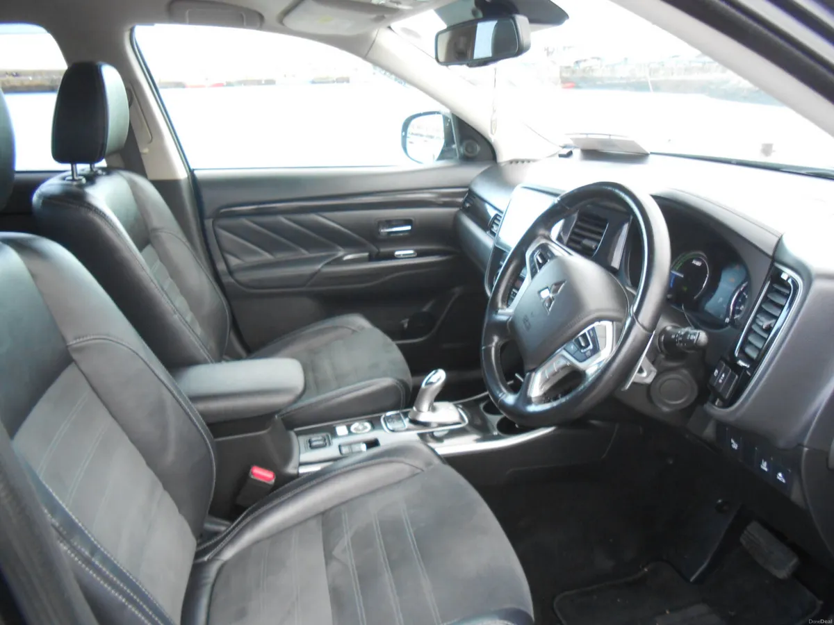 Mitsubishi Outlander PHEV Intense  2017 - Image 4
