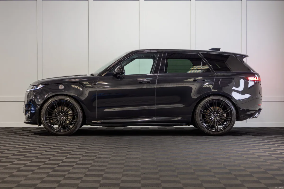 2025 Range Rover Sport P460e Dynamic SE - Image 3