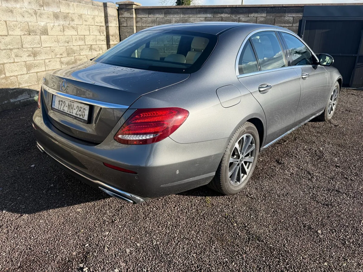 2017 E-CLASS - Image 3