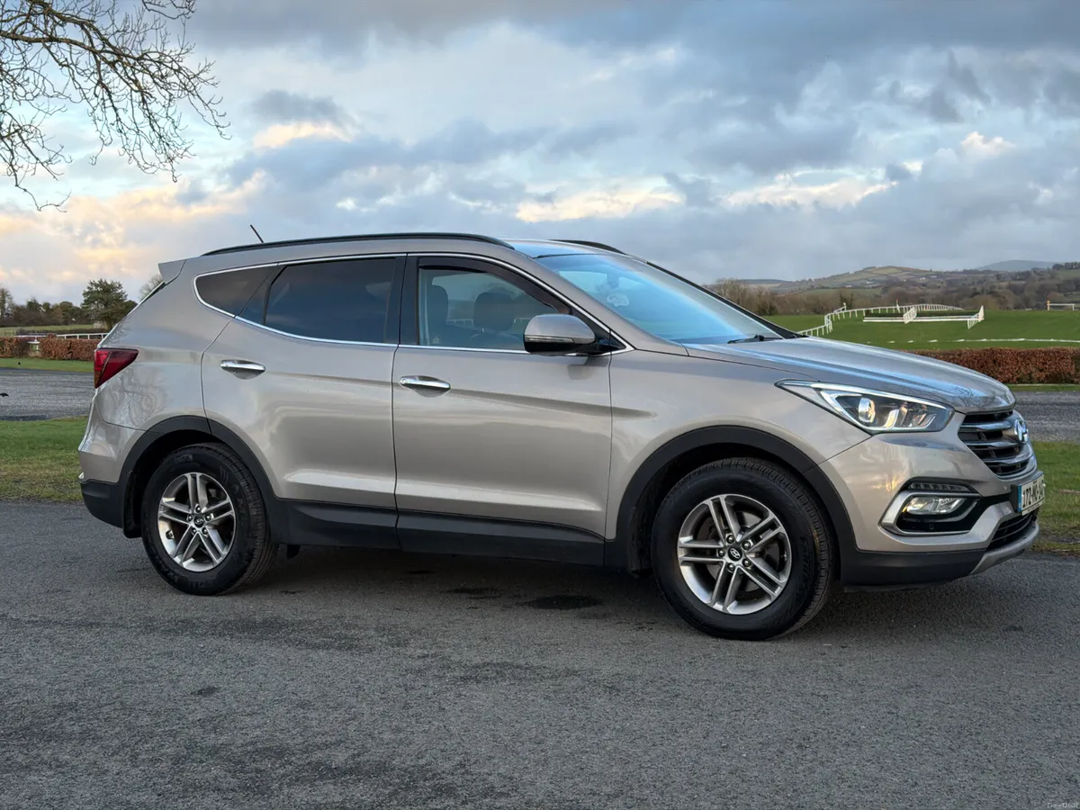Hyundai Santa Fe 2017 4WD - Image 2