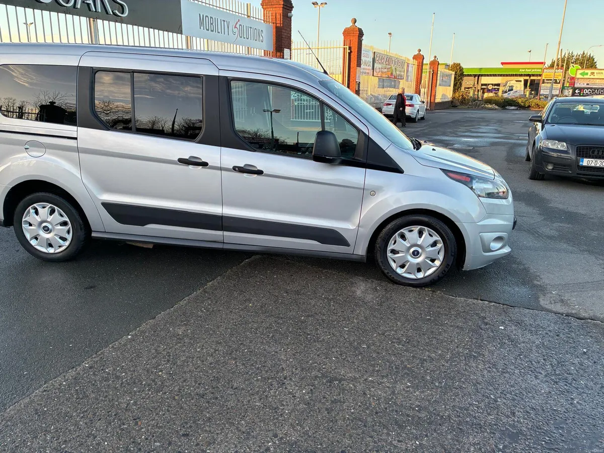 Drive From/Upfront Wheelchair Ford Connect Duo - Image 4