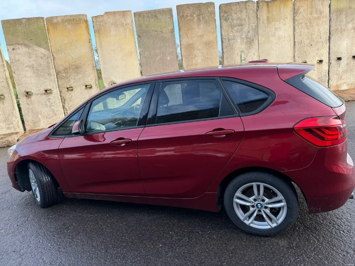 BMW 2 Series Automatic 2015 - only 59,000 km - Image 3