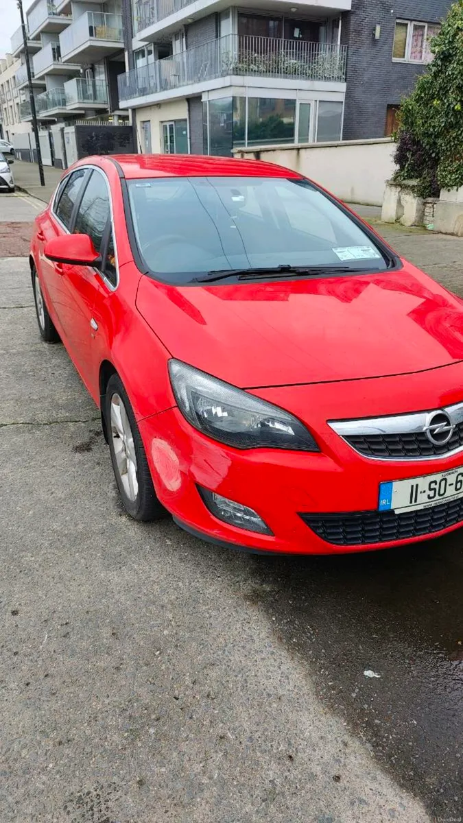 Opel Astra 2011 SRi 1.7 Diesel red hatchback - Image 4