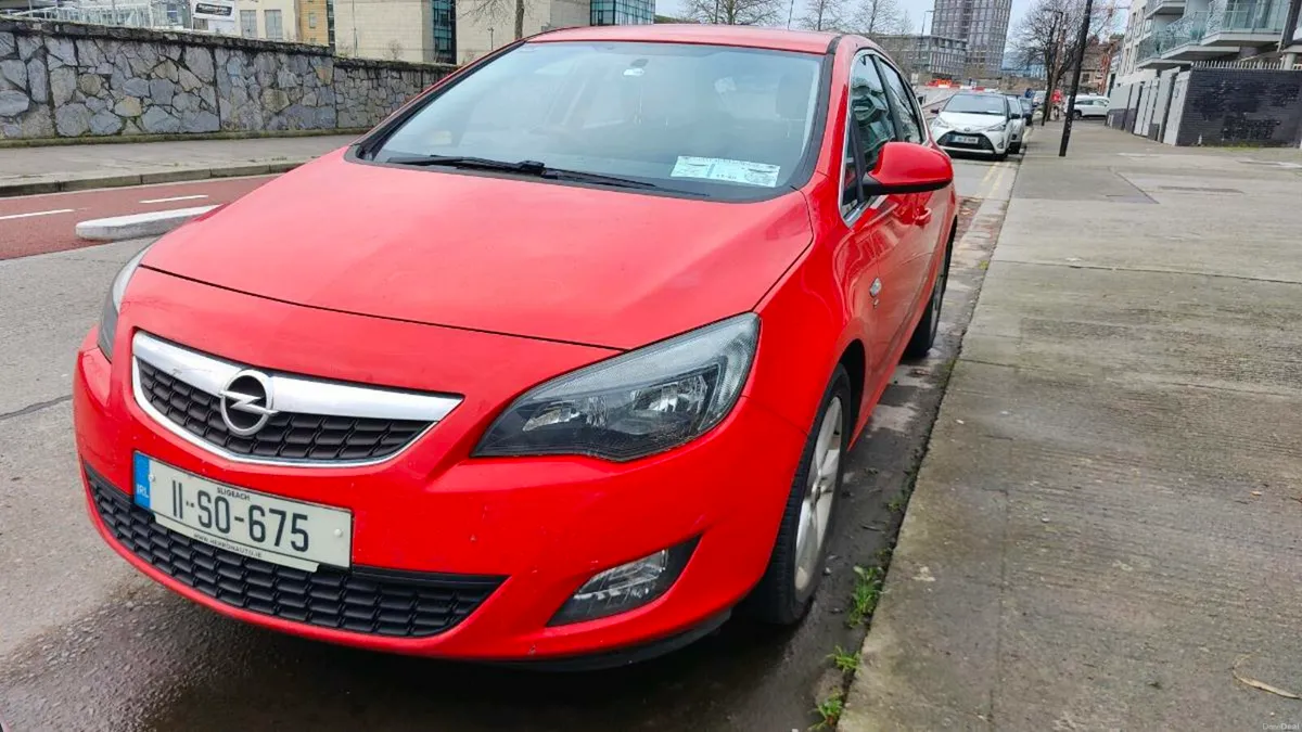 Opel Astra 2011 SRi 1.7 Diesel red hatchback - Image 1