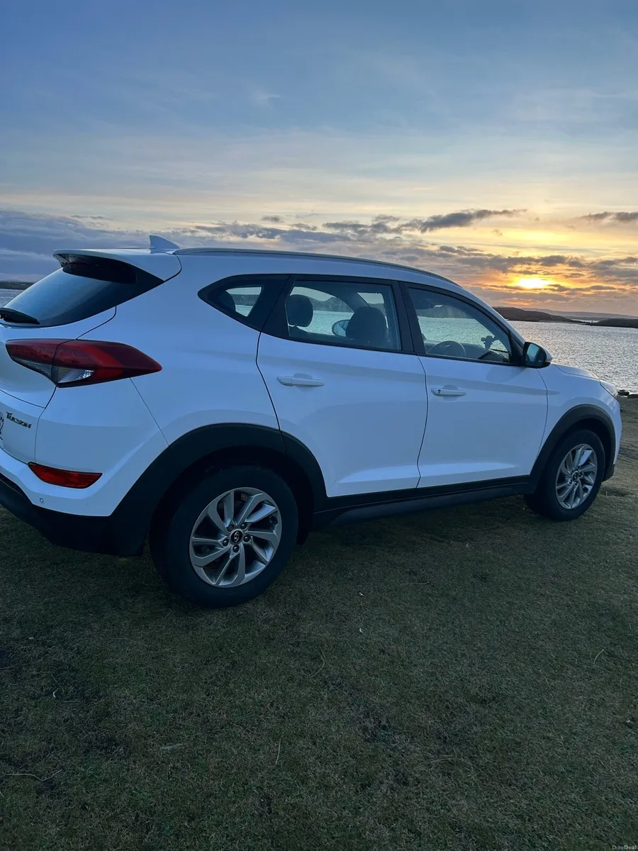 2017 Hyundai Tucson - Image 2