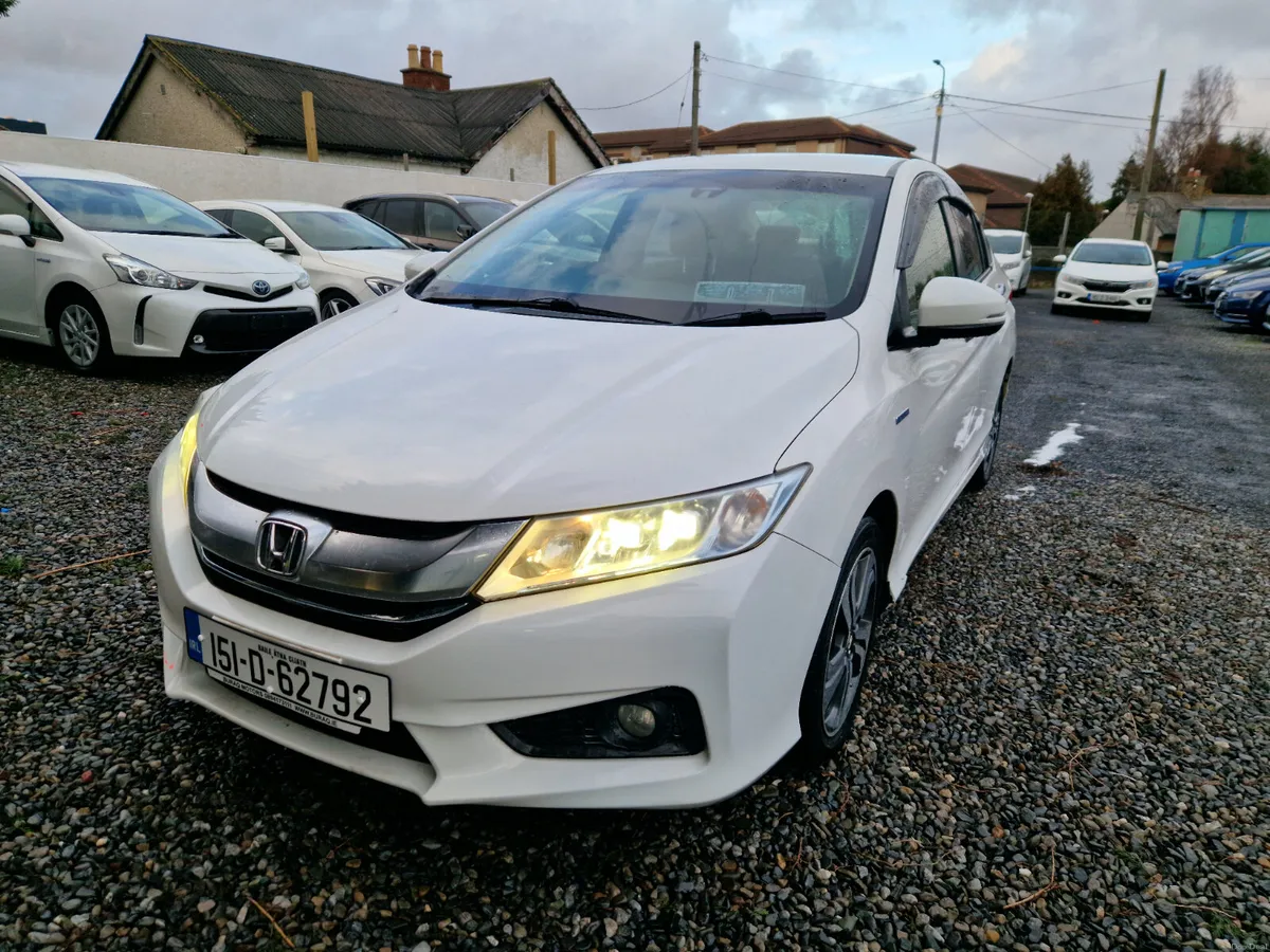 2015 Honda Grace Self charging hybrid Auto - Image 3