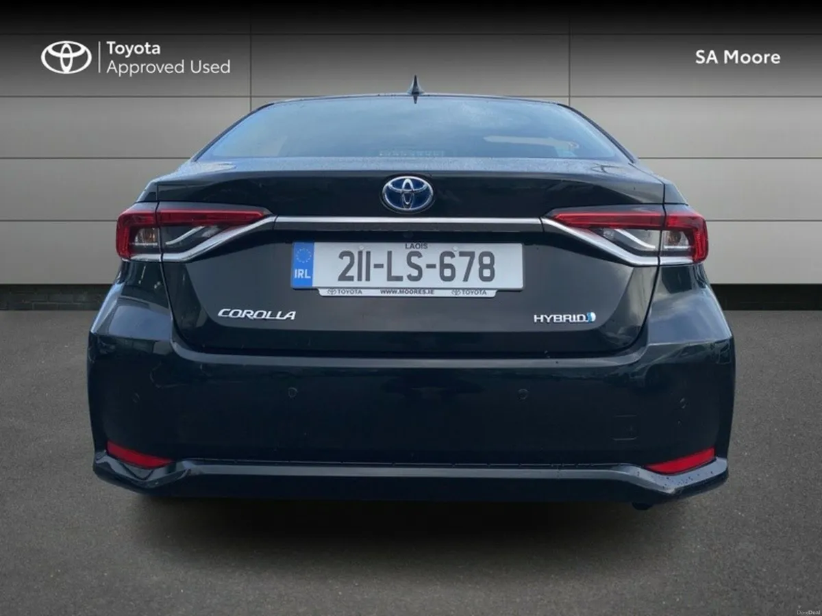 Toyota Corolla HYBRID LUNA SALOON - Image 4