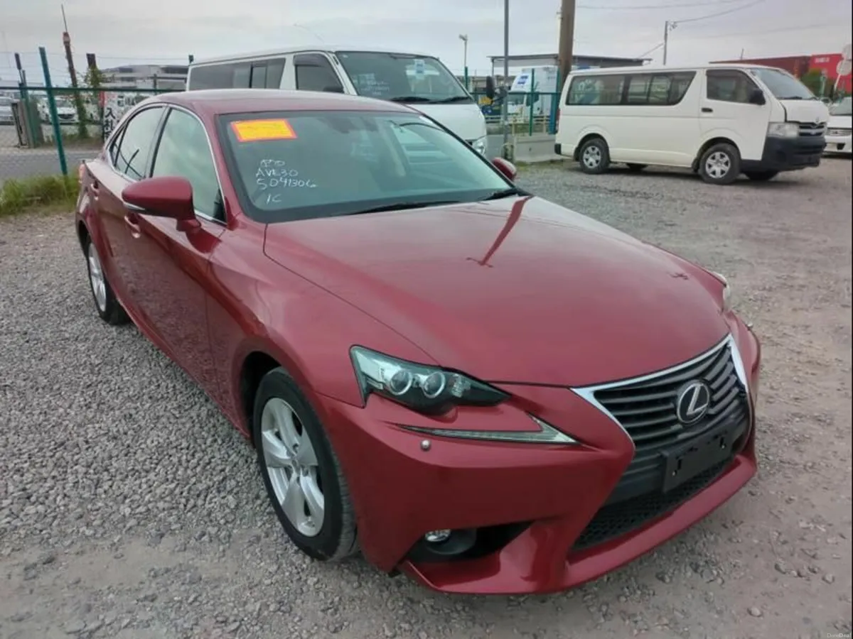 2015 lexus is 300h - Image 3