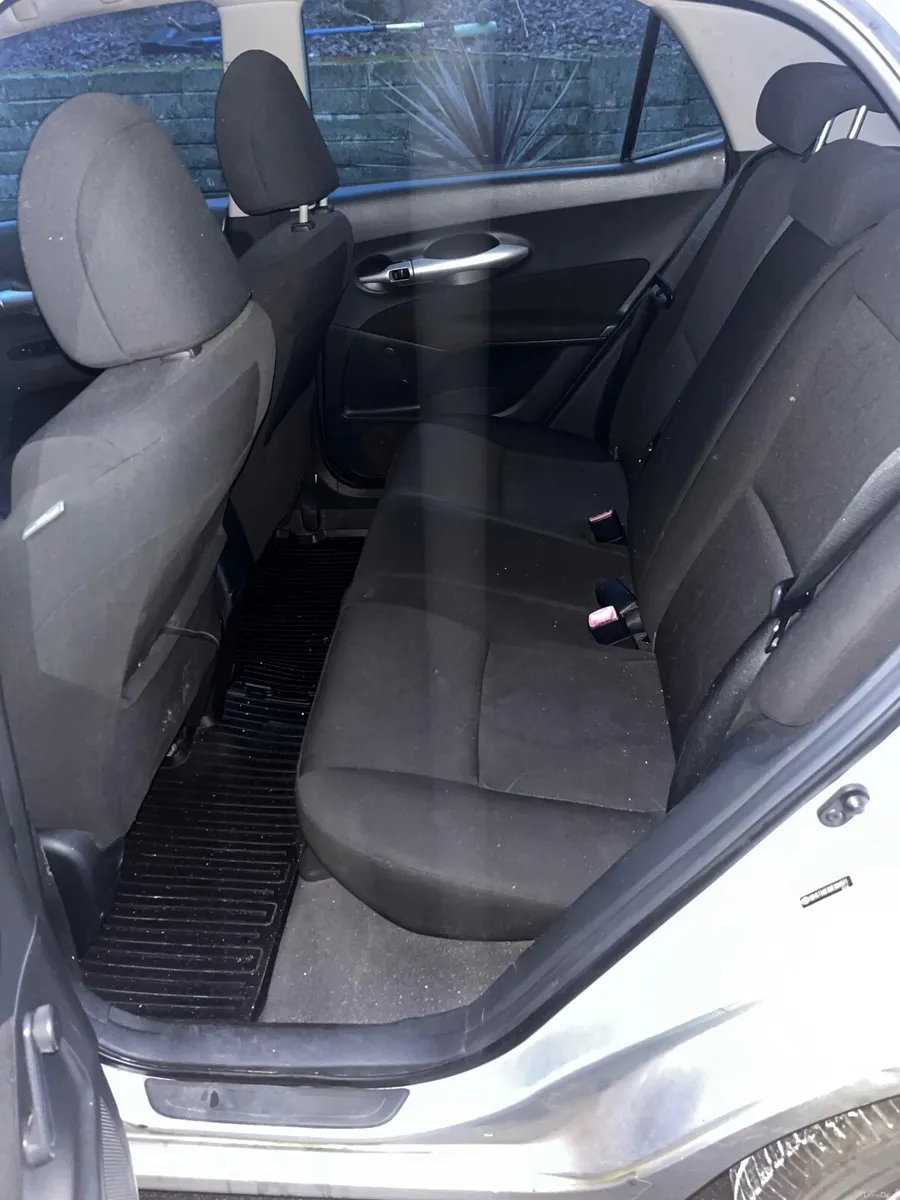 Toyota Auris 2011 - Image 3