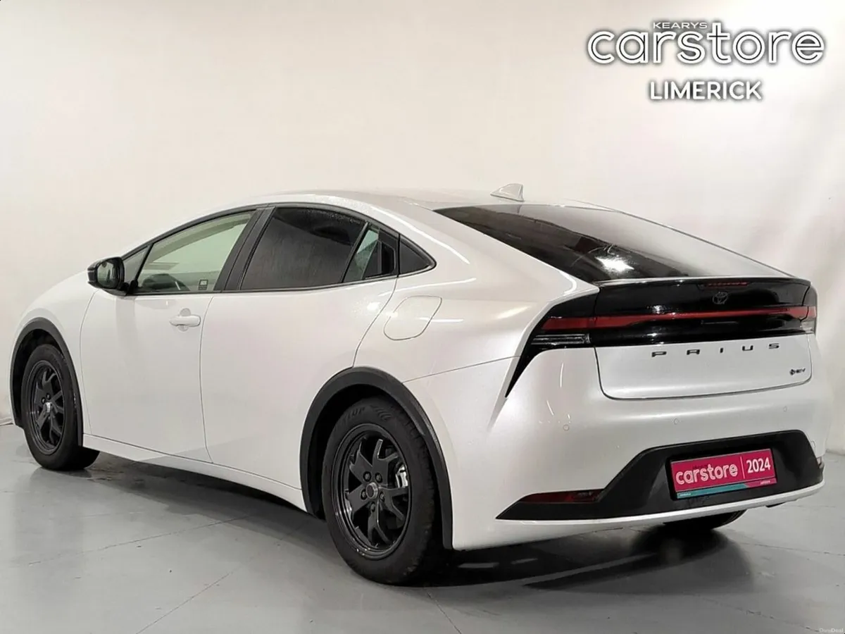 Toyota Prius 1.8 SELF CHARGING HYBRID *LOW MILEAGE - Image 5
