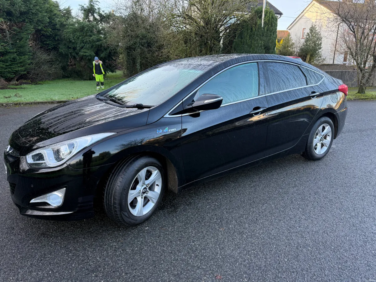 Hyundai i40/ high spec / serviced / 135k miles - Image 2