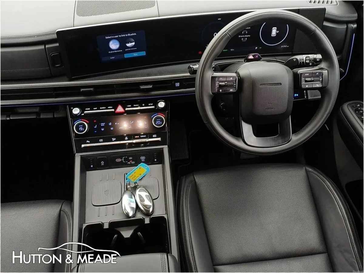 Hyundai Santa Fe Calligraphy PHEV 1.6 Petrol 5dr - Image 4